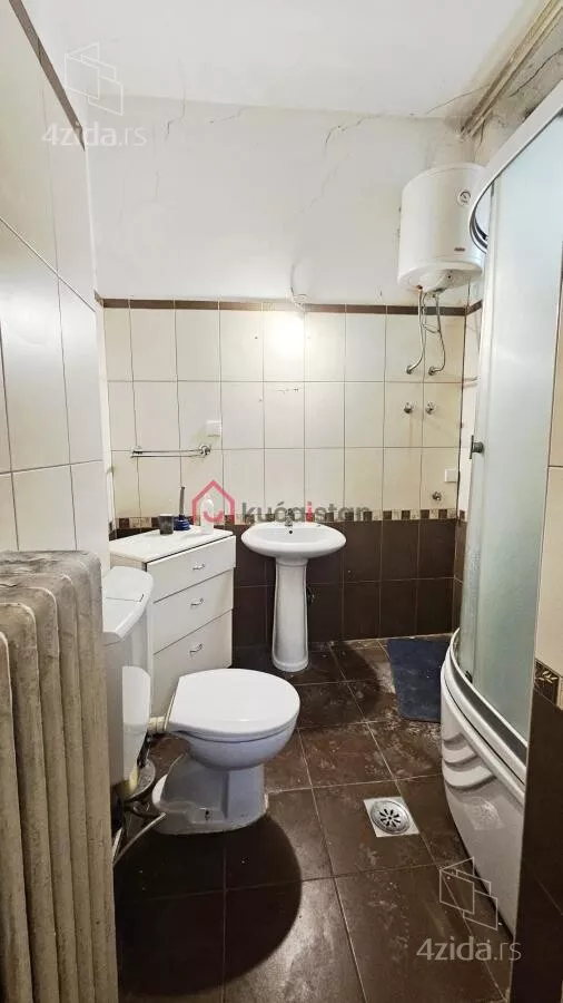 Devetosoban stan | 4zida
