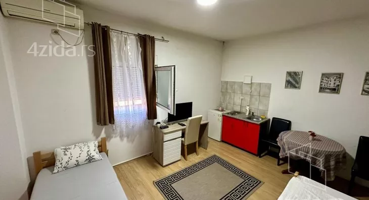 Poslovna zgrada | 4zida