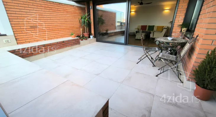 Petosoban stan | 4zida