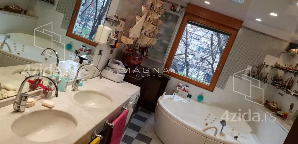 Petosoban stan | 4zida