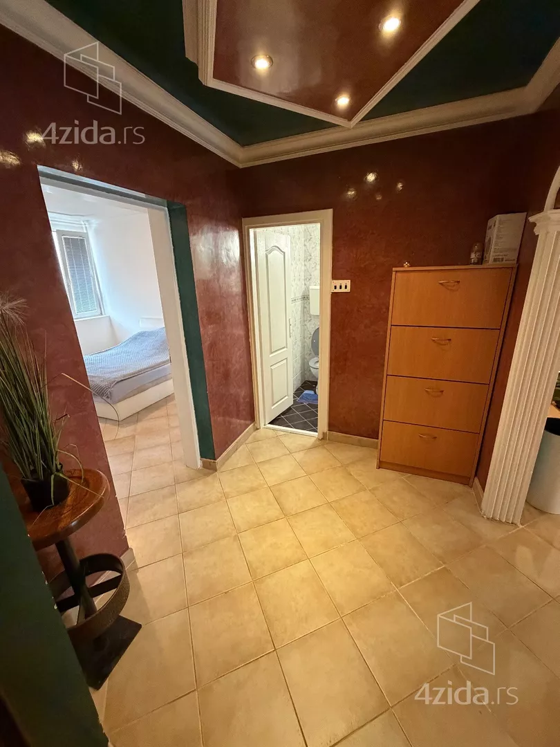 Troiposoban stan | 4zida