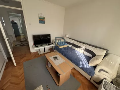 Crveni Pevac | 4zida.rs