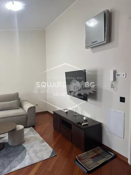 Jovana Ćirilova | 4zida.rs