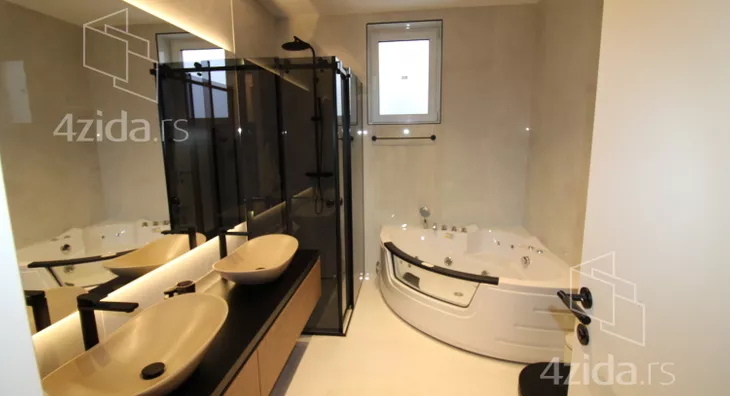 Šestosoban stan | 4zida