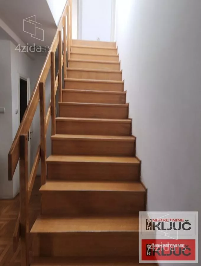 Četvoroiposoban stan | 4zida