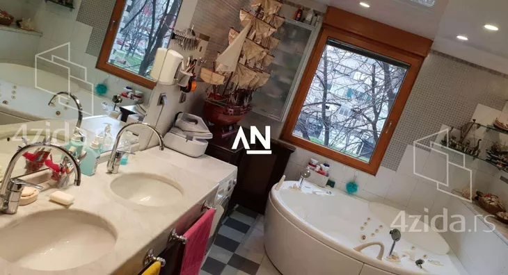 Petosoban stan | 4zida