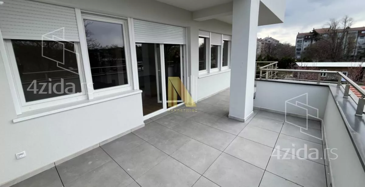 Četvoroiposoban stan | 4zida