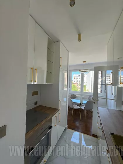 CRVENI KRST | 4zida.rs