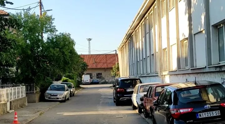 Poslovna zgrada | 4zida