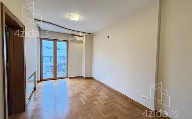 Šestosoban stan | 4zida