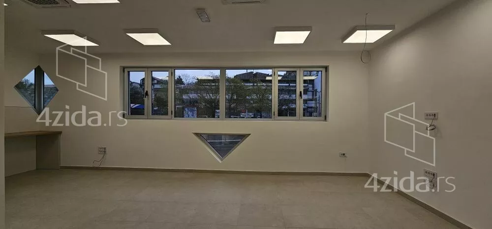 Poslovni prostor | 4zida