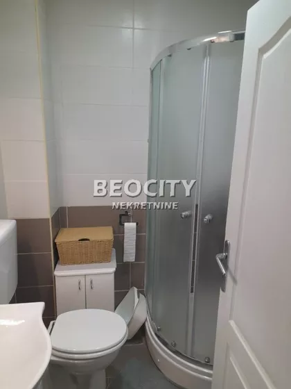 Vase Ostojića | 4zida.rs