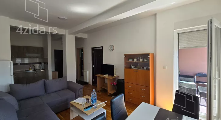 Četvoroiposoban stan | 4zida