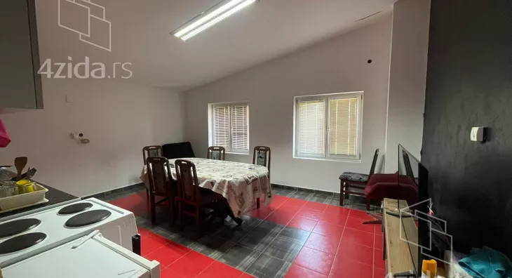 Petosoban stan | 4zida