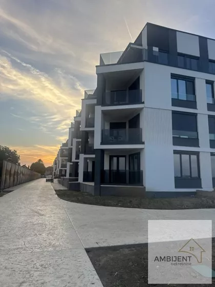 Stari Banovci | 4zida.rs