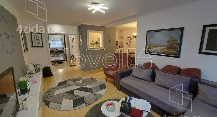 Troiposoban stan | 4zida