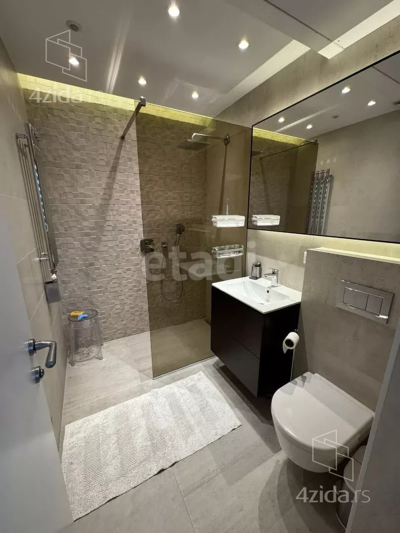 Šestosoban stan | 4zida