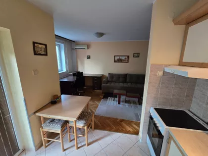 Majevička 8 | 4zida.rs