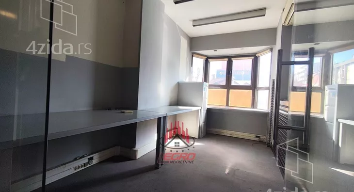 Četvoroiposoban stan | 4zida