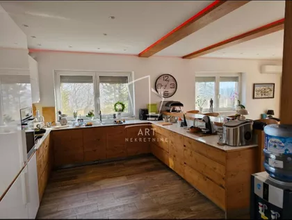 Vase Čarapića | 4zida.rs