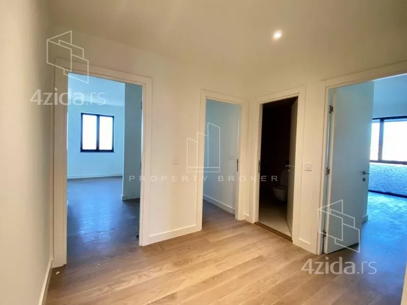 Petosoban stan | 4zida