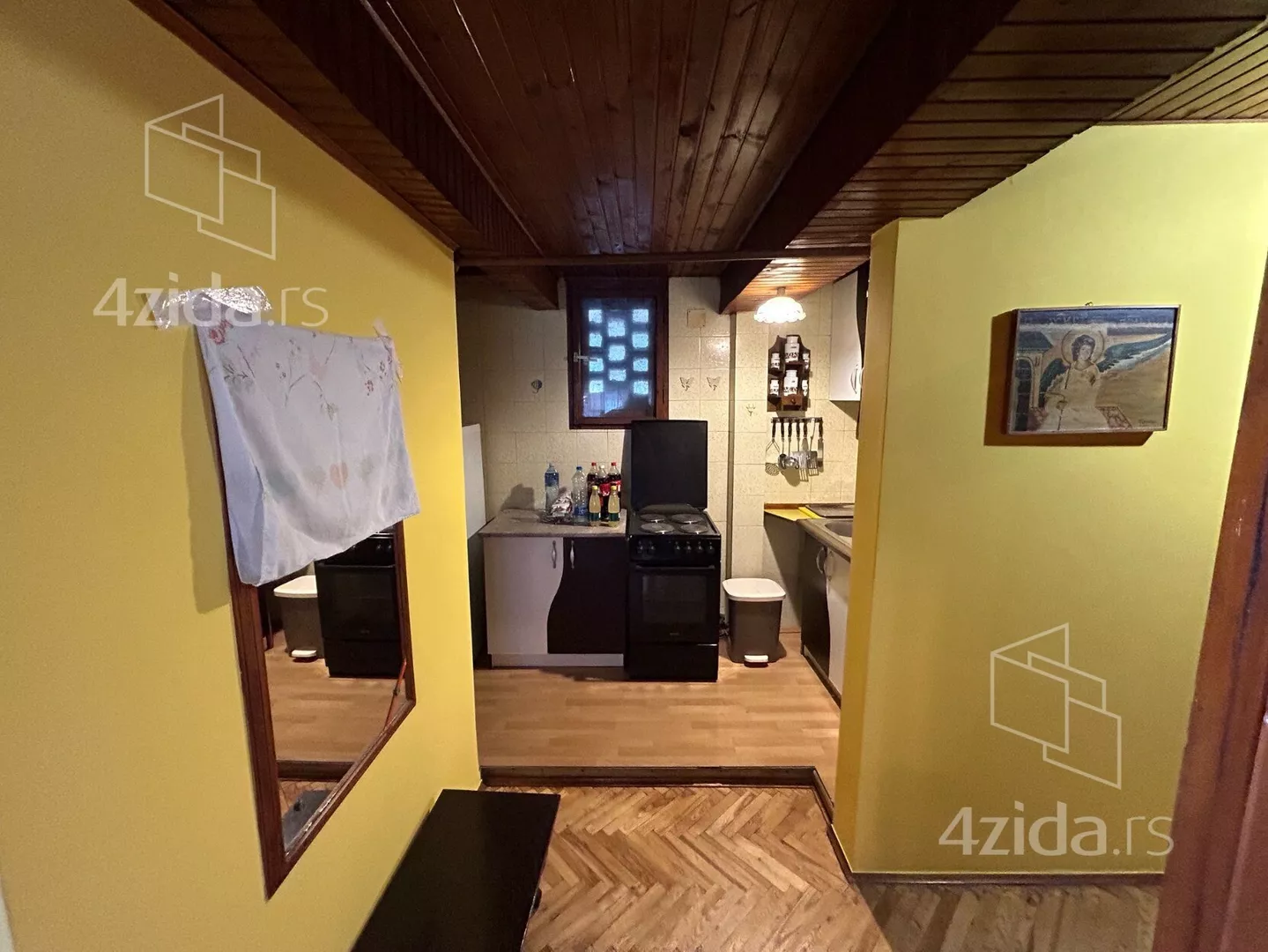 Četvoroiposoban stan | 4zida