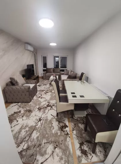 Crveni Pevac | 4zida.rs