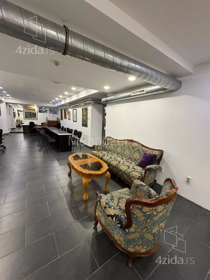 Poslovna zgrada | 4zida