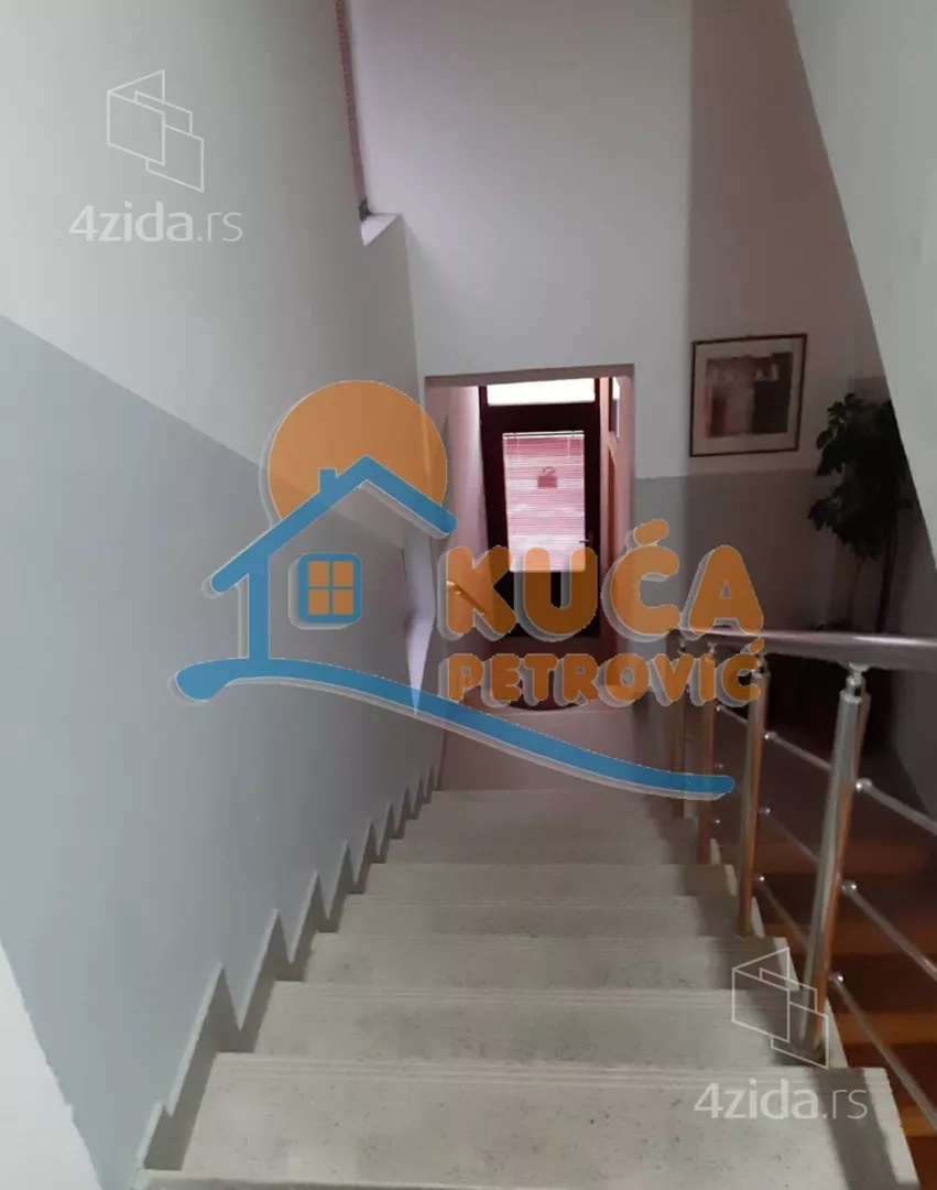 Lokal | 4zida