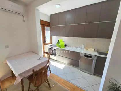 Crveni Pevac | 4zida.rs