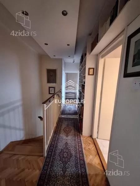 Četvoroiposoban stan | 4zida
