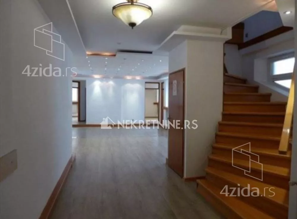 Šestosoban stan | 4zida
