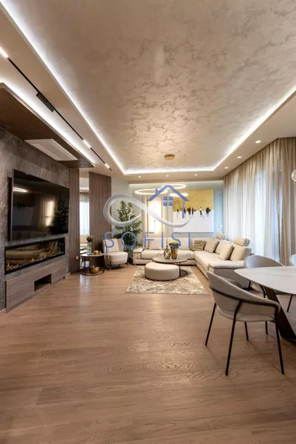 Lasla Gala | 4zida.rs