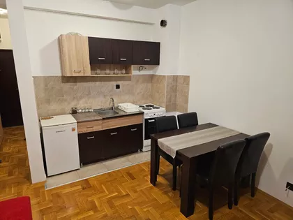 Vojvode Vlahovića / | 4zida.rs