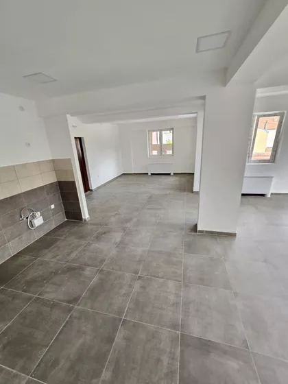 Crveni Pevac | 4zida.rs