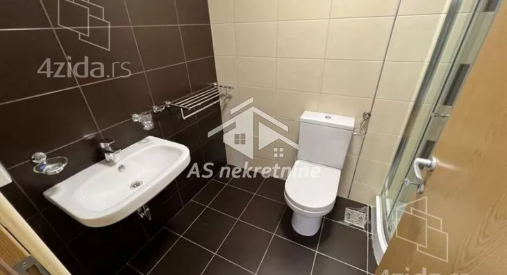 Četvoroiposoban stan | 4zida