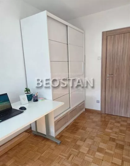Mica Radakovica | 4zida.rs