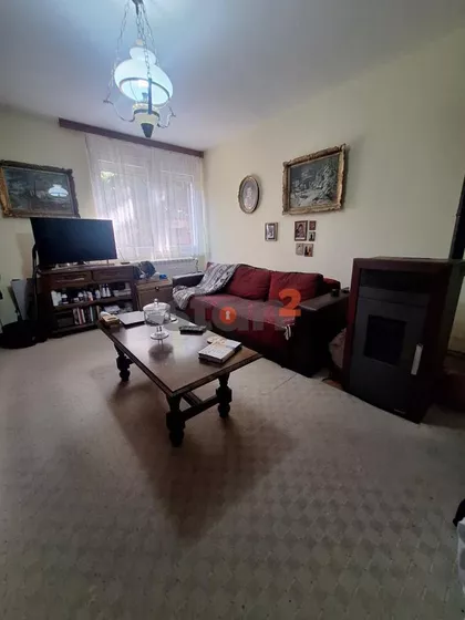 Crveni Pevac | 4zida.rs