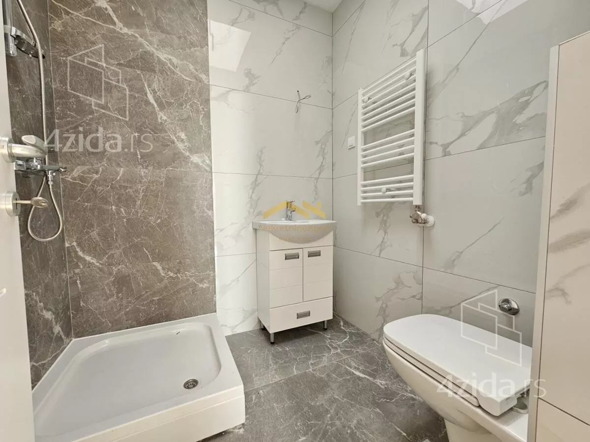 Šestosoban stan | 4zida