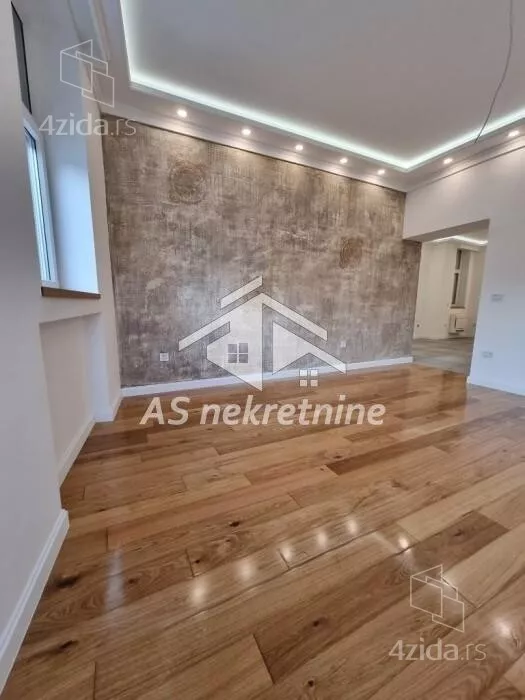 Četvoroiposoban stan | 4zida