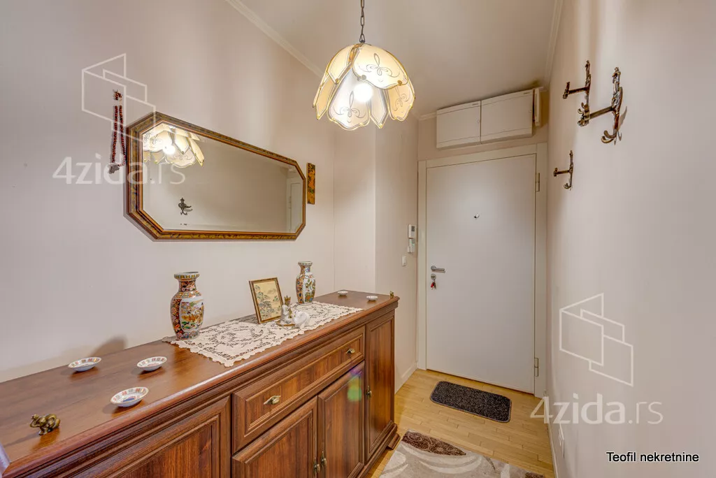 Troiposoban stan | 4zida