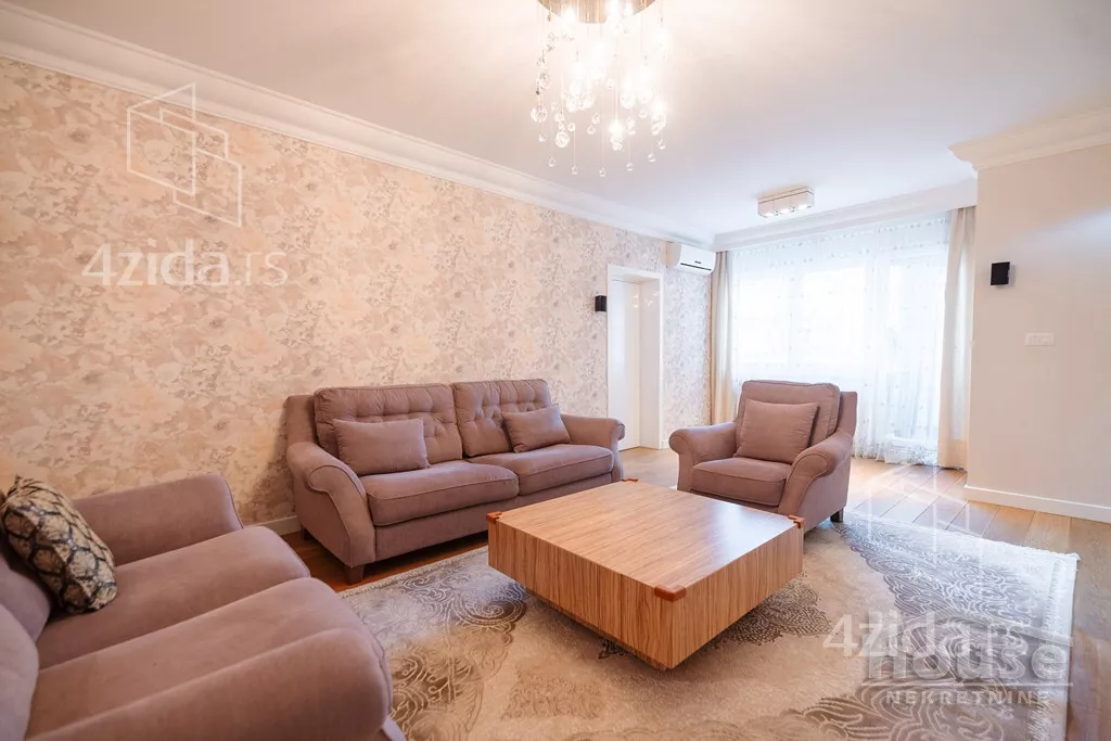 Šestosoban stan | 4zida