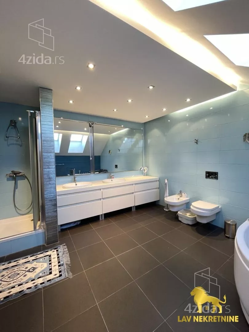 Šestosoban stan | 4zida