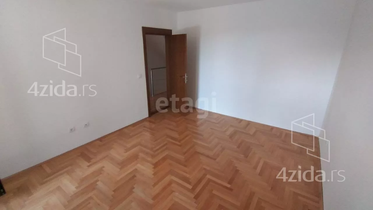 Šestosoban stan | 4zida