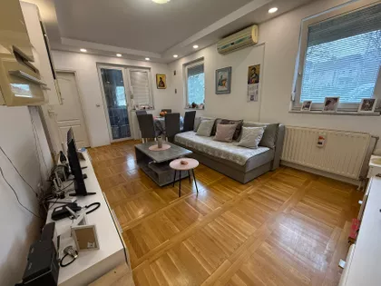 17. Oktobra | 4zida.rs