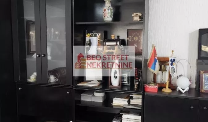 Poslovna zgrada | 4zida