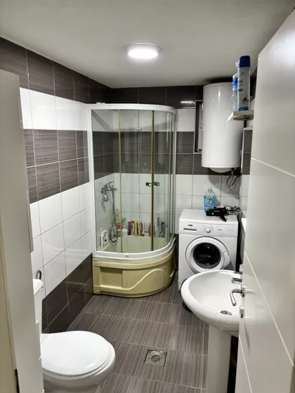 Sedmog Jula 77A | 4zida.rs