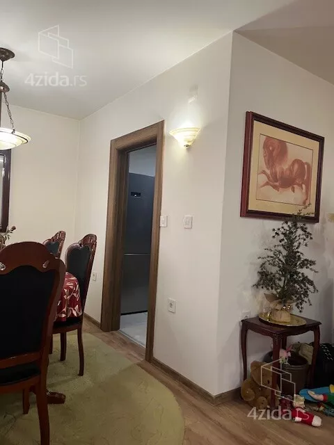 Troiposoban stan | 4zida