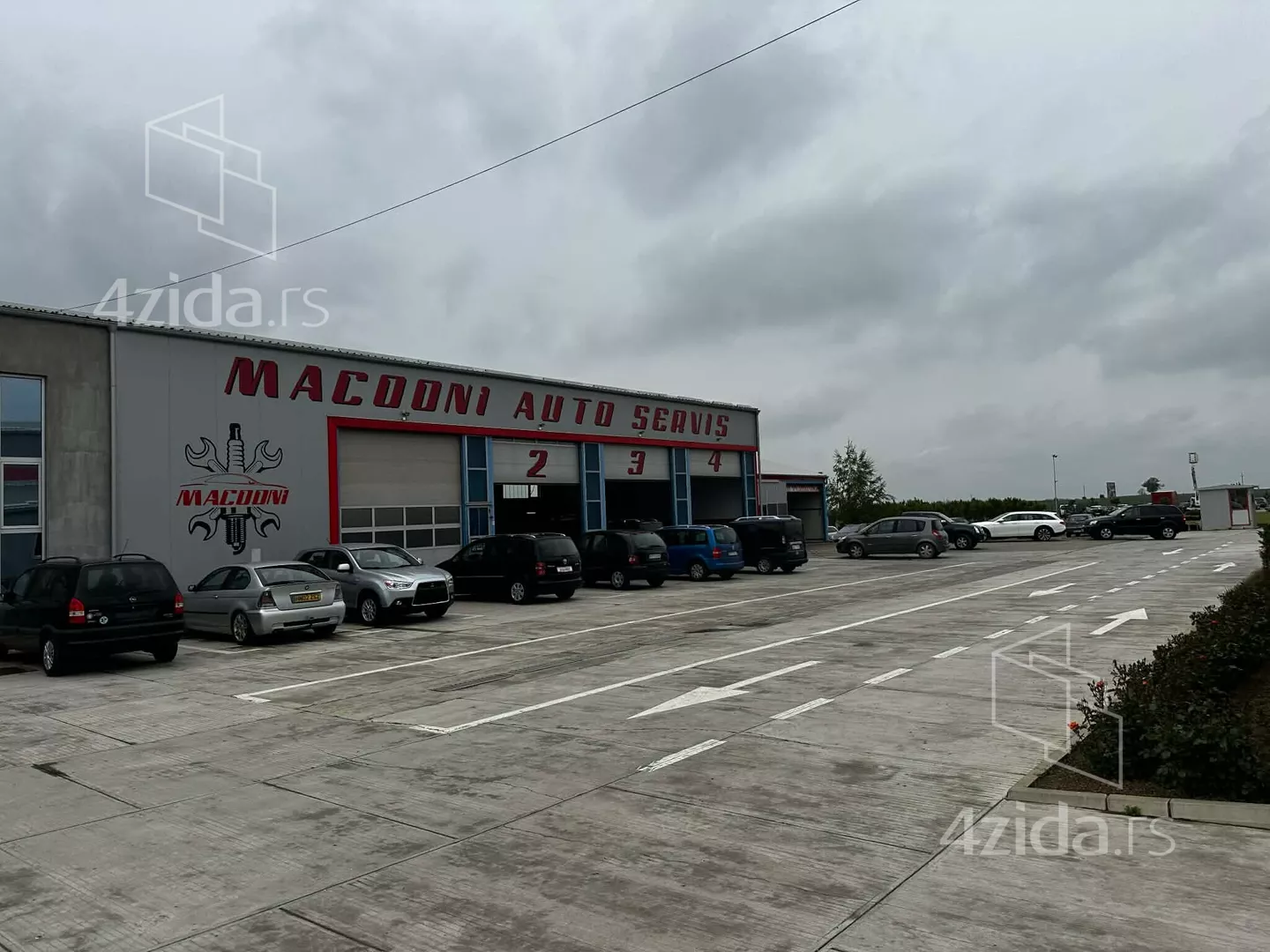 Poslovna zgrada | 4zida