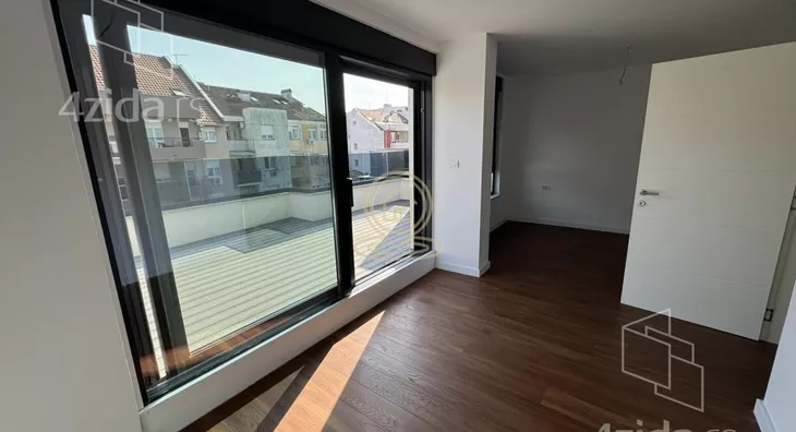 Šestosoban stan | 4zida